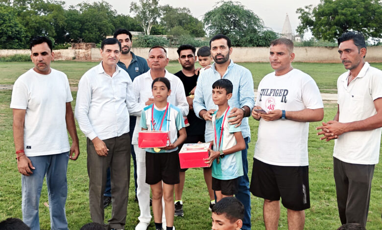 खरड़-अलीपुर में खेलों के साथ-साथ पढ़ाई में भी टॉपर बेटियों को किया सम्मानित 9 Photo 13